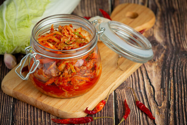酱泡菜可以在玻璃罐里吃可食用的调味品热
