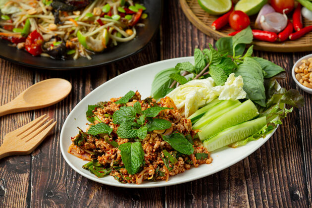 泰国泰国菜；麻辣肉末配菜草药基本营养