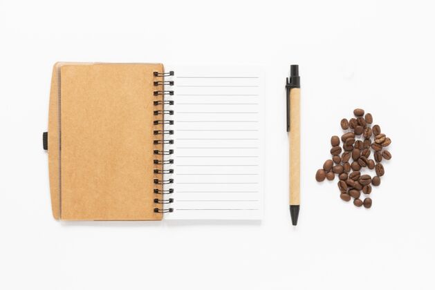 顶部顶视图笔记本和咖啡豆顶部视图平板平板