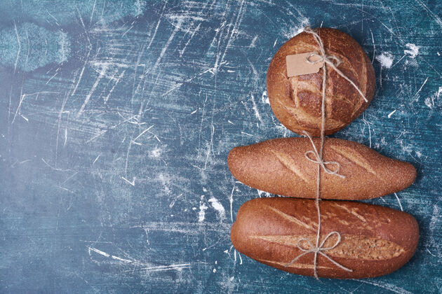 标签蓝色黑面包包工匠顶部视图地壳