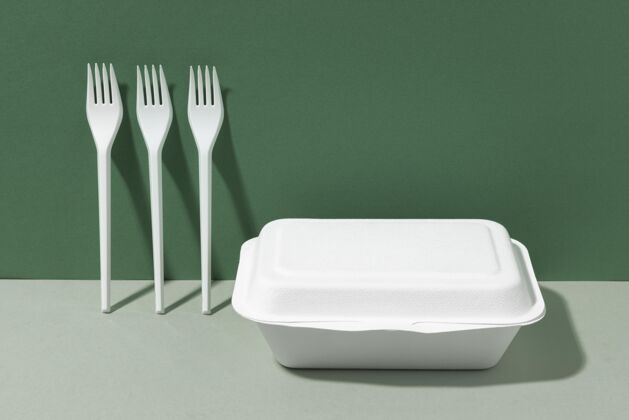 回收白色塑料叉子和快餐容器污染处置产品