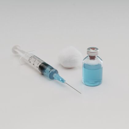 接种大角度注射器 带棉花和疫苗瓶药品注射器治疗