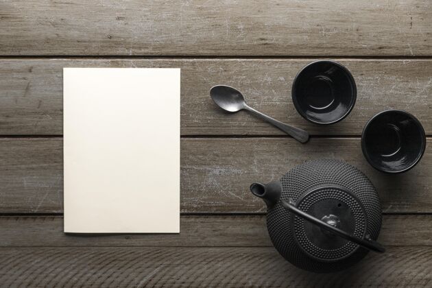 家居用品带勺子和茶壶的餐具俯视图陶器视图陶器