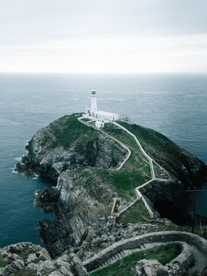 海岸威尔士安格尔西rspb南斯塔克悬崖悬崖上的灯塔照片威尔士航海航海