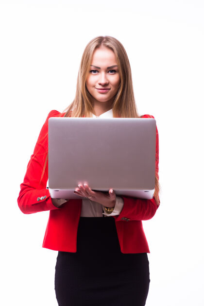 笔记本电脑成功的女商人正站在孤零零的白墙上经理年轻人女商人