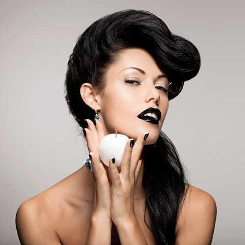 造型时尚女性肖像 现代发型 黑色嘴唇 白色苹果发型戒指美甲