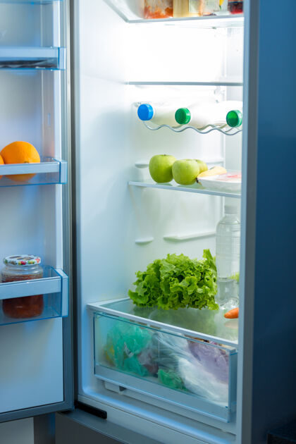 食物打开装满食物的冰箱蔬菜牛奶冰箱