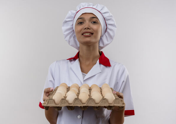 鸡蛋笑容可掬的年轻厨师女身穿厨师制服拿着一批鸡蛋 有复印空间持有女厨师